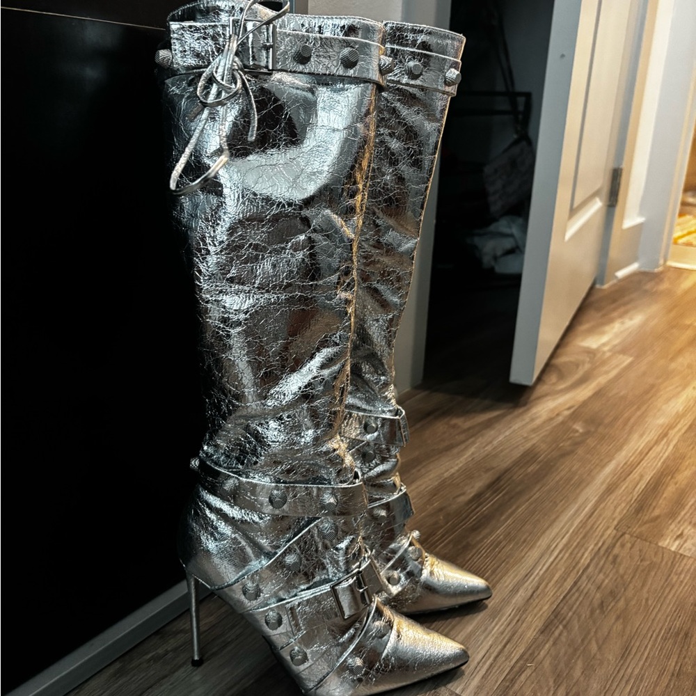 Steve Madden Silver Heeled Boots Elegant Design